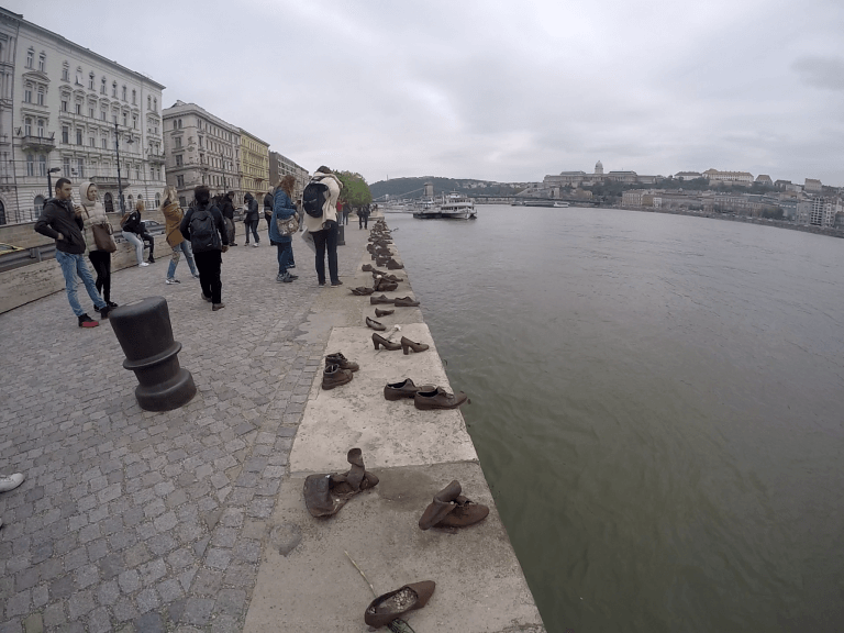 Zapatos a orillas del Danubio - Qué ver en Hungría en 7 días