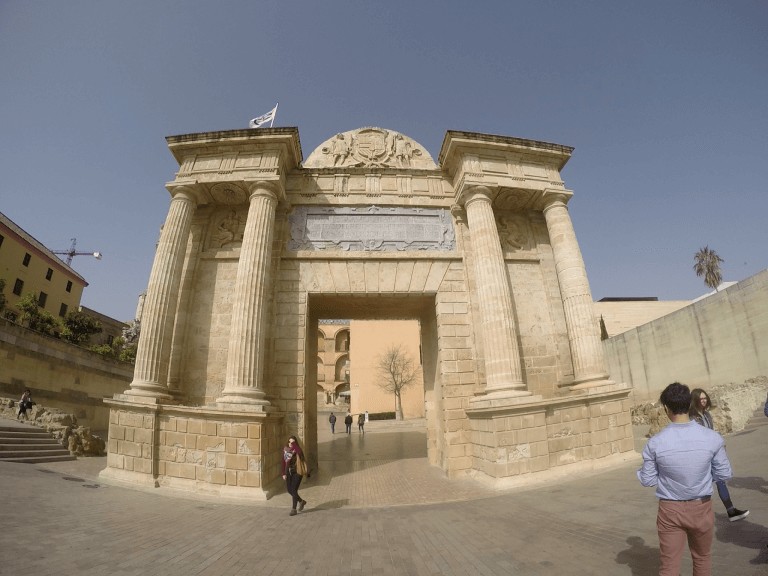 Puerta del puente, España