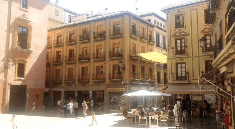 Salir de Tapas o "a Tapear" en Granada, España