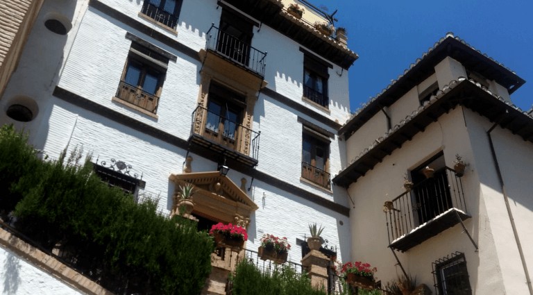 Salir de Tapas o "a Tapear" en Granada, España