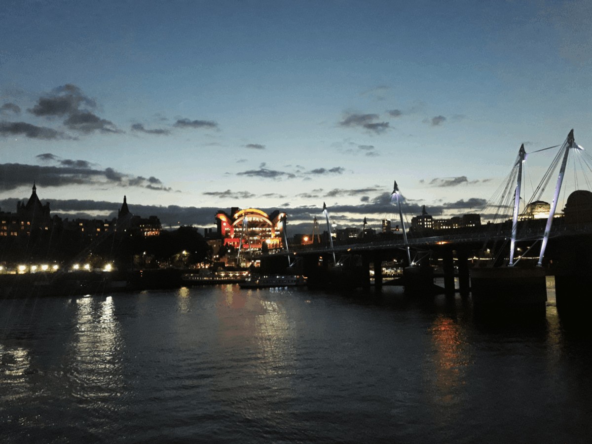 Puente peatonal en la capital de Inglaterra