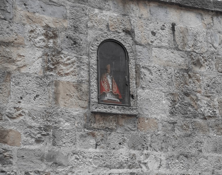 Imagen de San Fermín en la Cuesta de Santo Domingo, España