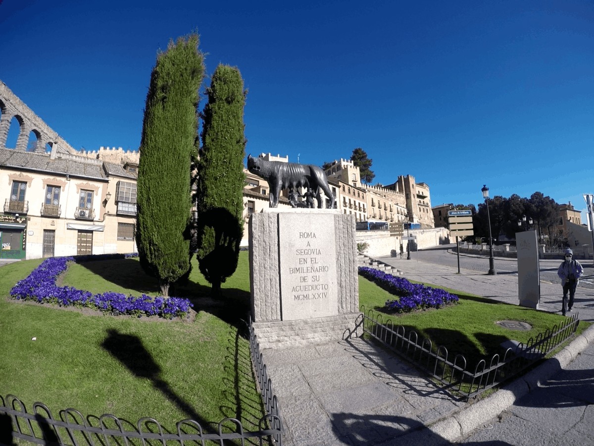 Estatua de la Loba en España
