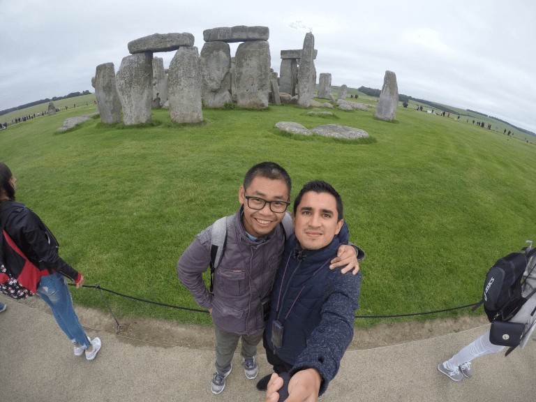 Visitando con mis amigos el Stonehenge