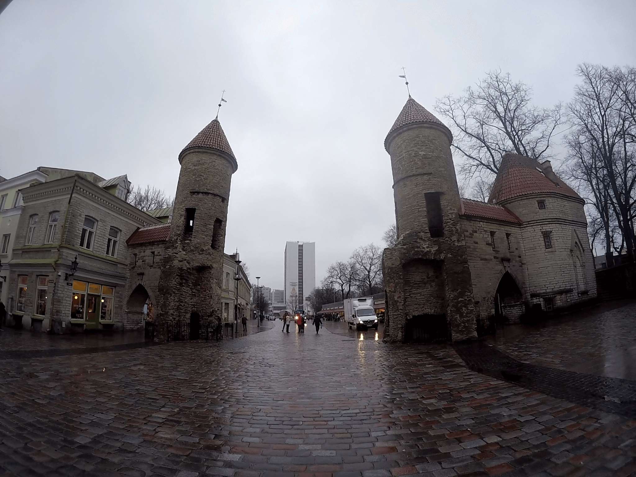 Puerta Viru, Tallin