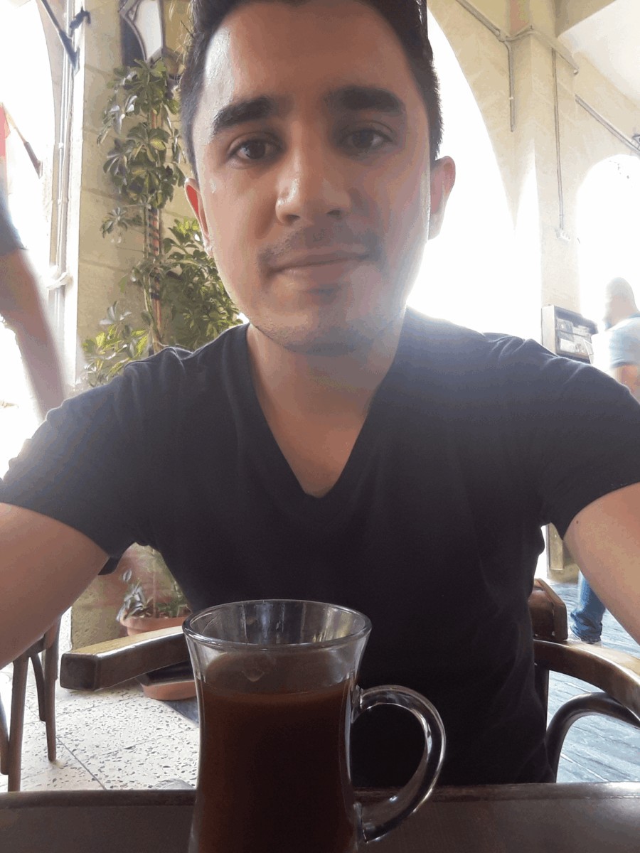 Tomar un Café árabe en la ciudad de Belén