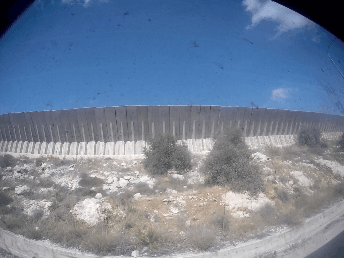 Muro fronterizo que divide a Palestina e Israel