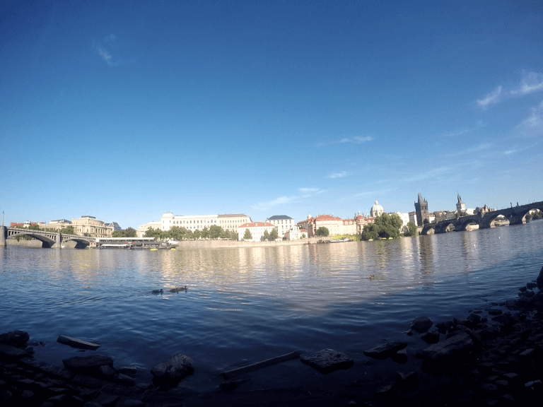 Dar un paseo en el río, Praga