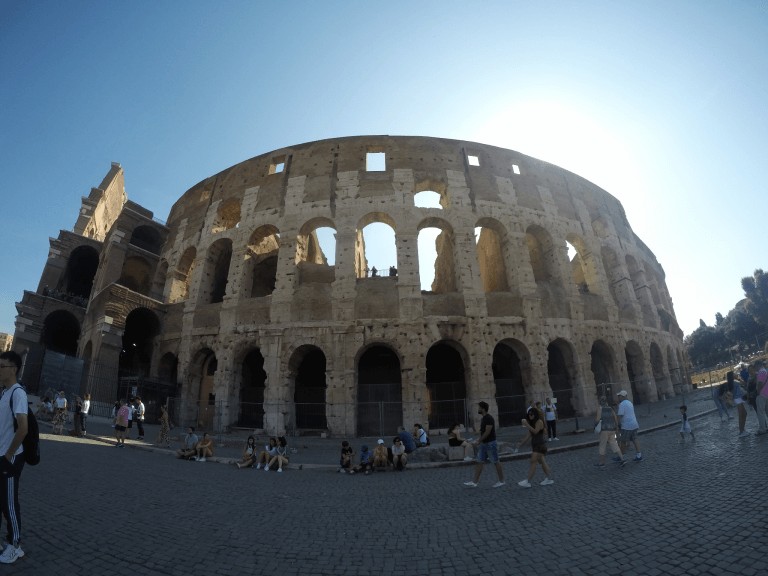 Coliseo Romano: Viaje a Roma, Italia - 7 Maravillas del Mundo