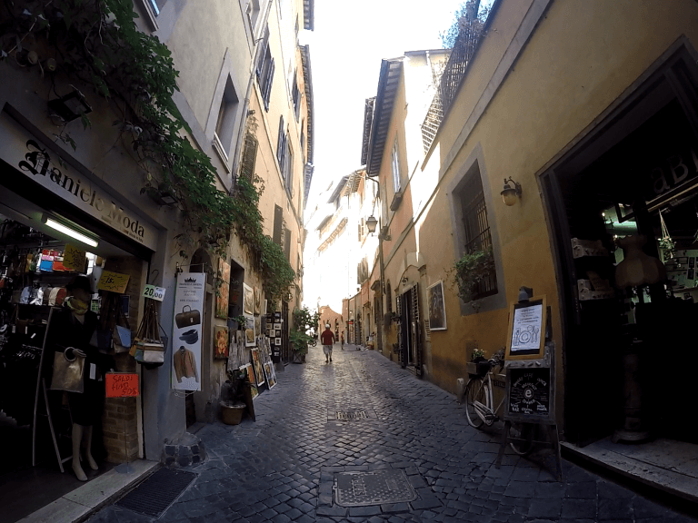 Viajes por las calles de Roma, Italia.