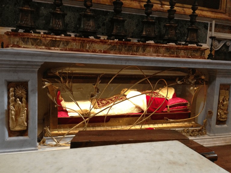 Tumba de los Papas, El Vaticano