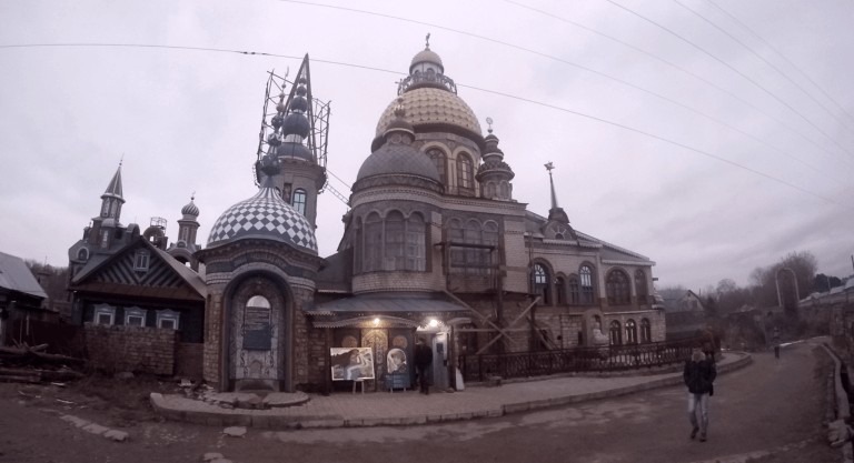 Templo de todas las religiones en Kazán, Rusia