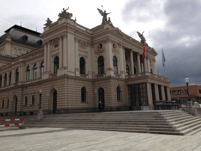 Visitar la ópera de la ciudad
