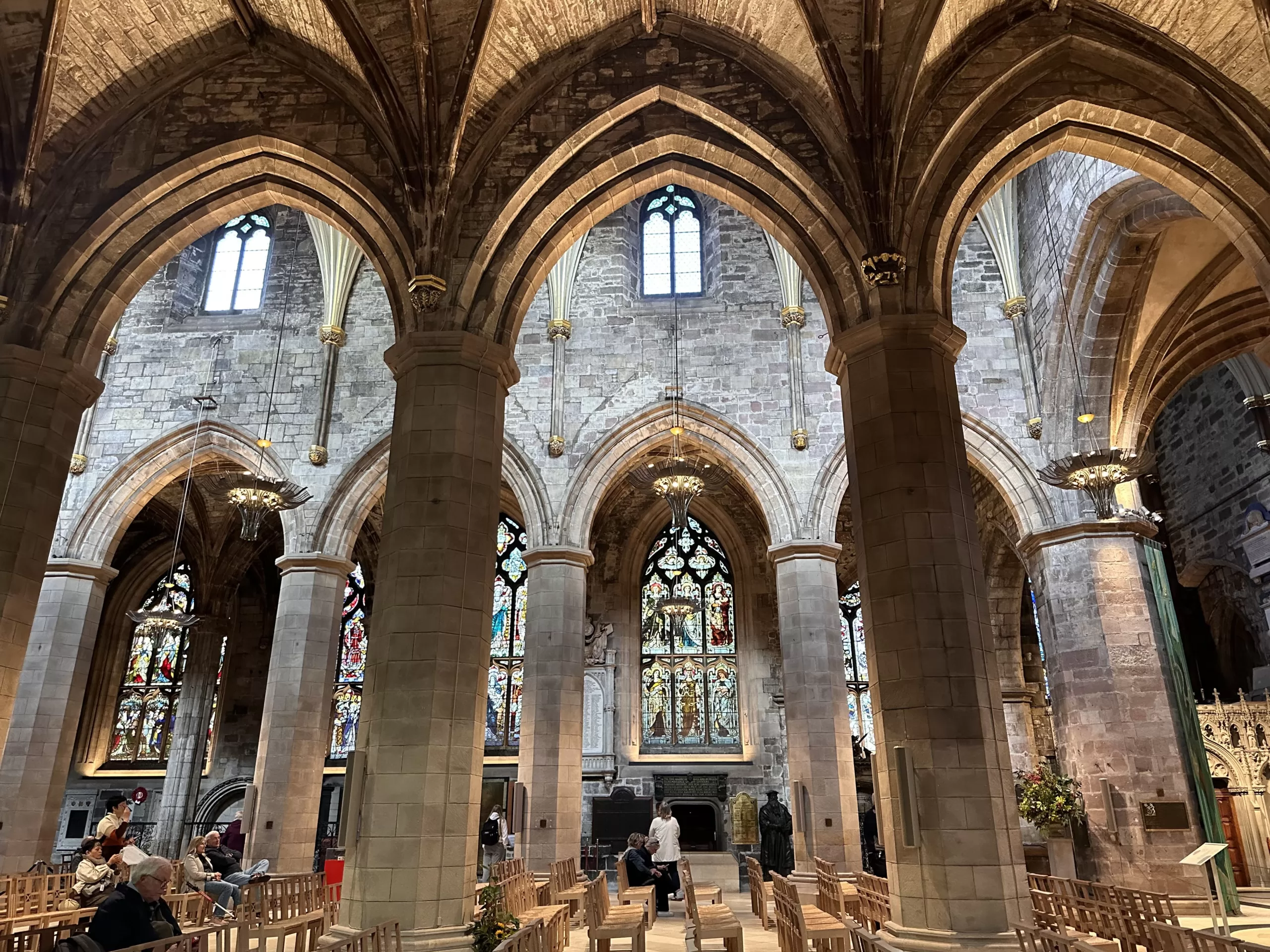 Visitar el interior de la catedral de San Giles