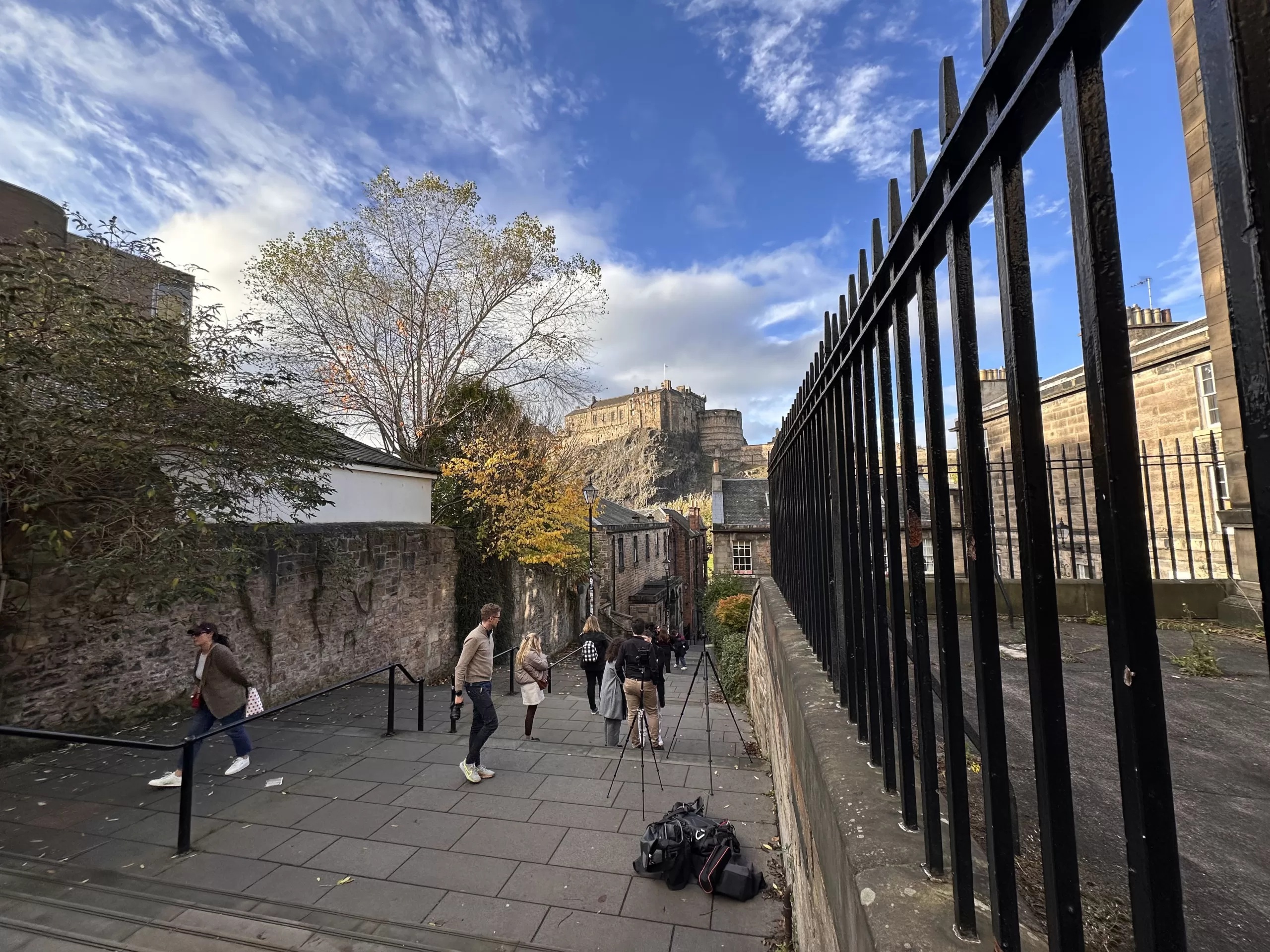Tomar la foto icónica al castillo de Edimburgo
