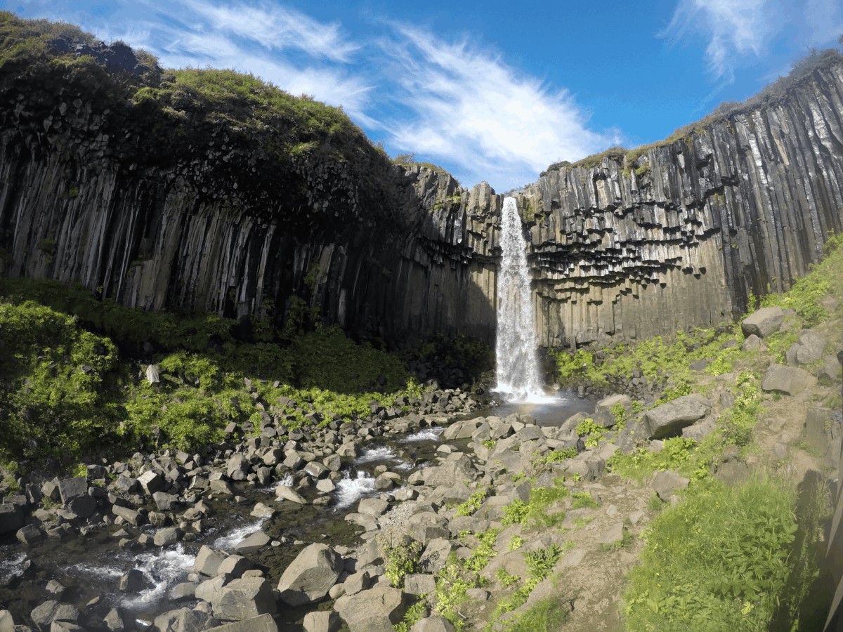 Svartifoss: Cascada de Columnas Hexagonales de Basalto - Qué ver en Islandia en 10 días