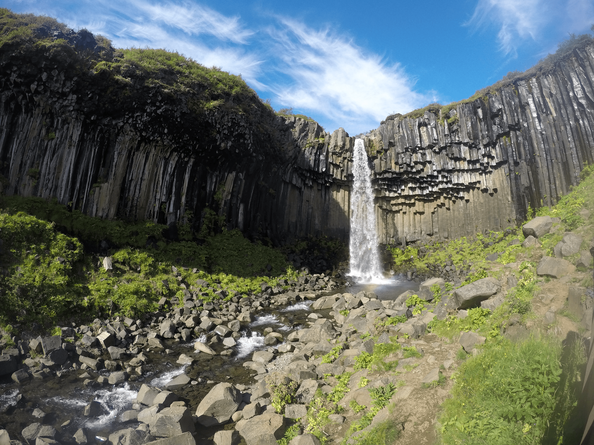 Svartifoss: Cascada de Columnas Hexagonales de Basalto - Qué ver en Islandia en 10 días