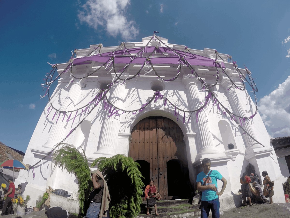 Iglesia de Santo Tomás, Chichicastenango - ¿Es seguro viajar solo a Guatemala?