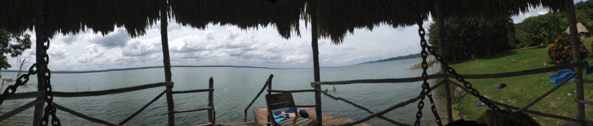 Isla de Flores en el lago Petén Itza - Guatemala
