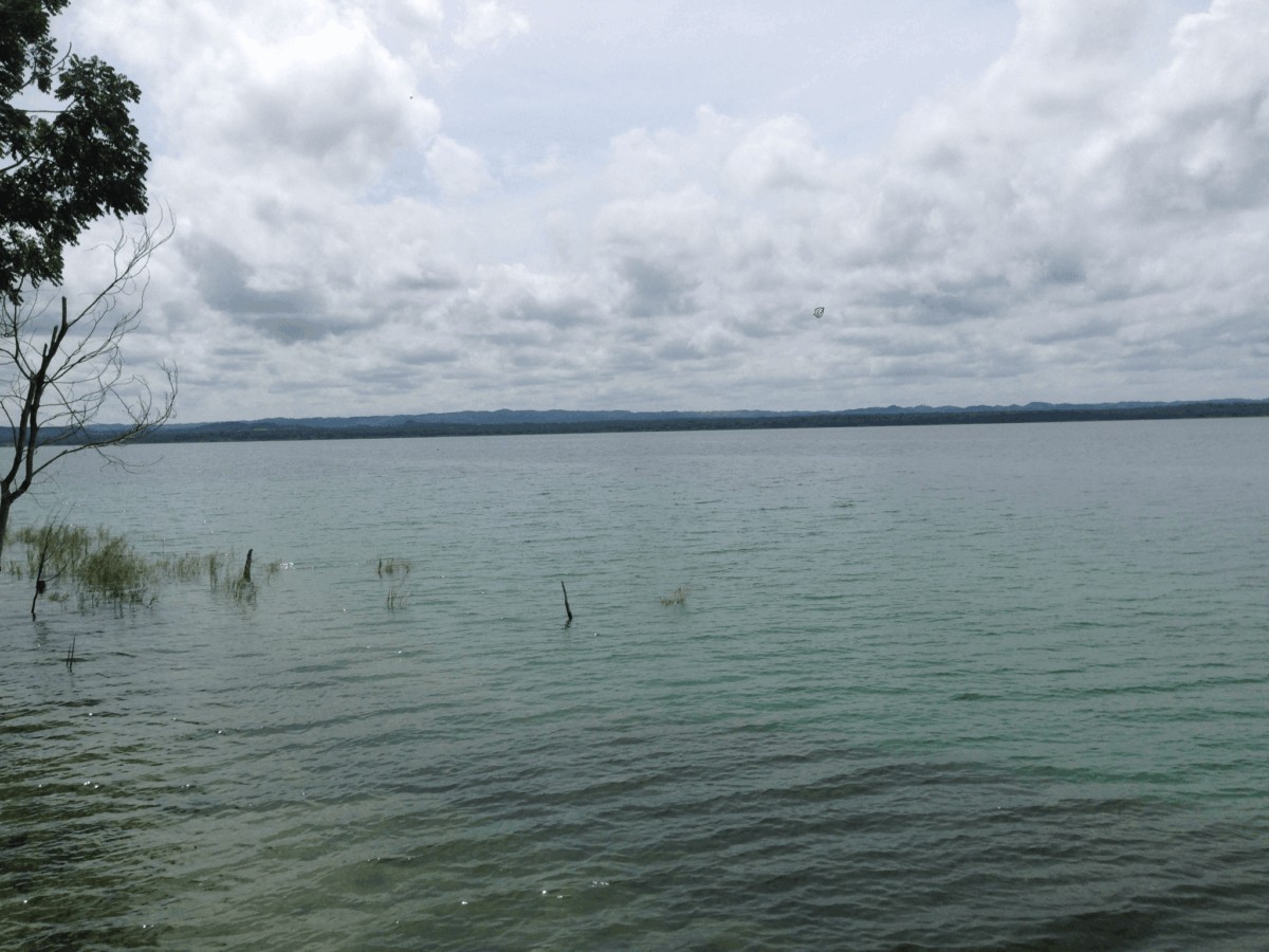 Isla de Flores en el lago Petén Itza - Guatemala