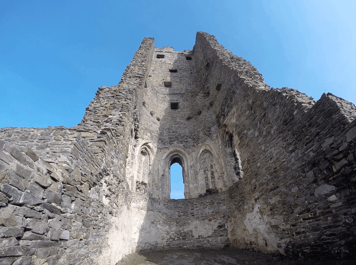 ¿Por qué el Castillo de Okoř está en ruinas?