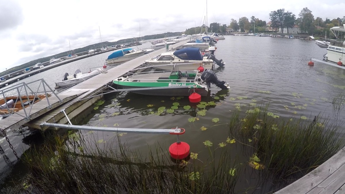 Paseo junto al Lago Mälaren, Suecia