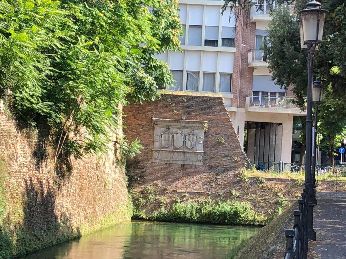 Treviso: Ciudad Amurallada Cerca de Venecia - Italia