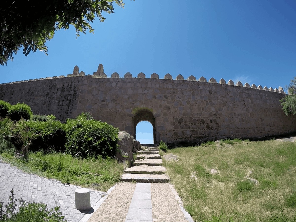 Ávila: La Ciudad Amurallada Mejor Conservada del Mundo - España