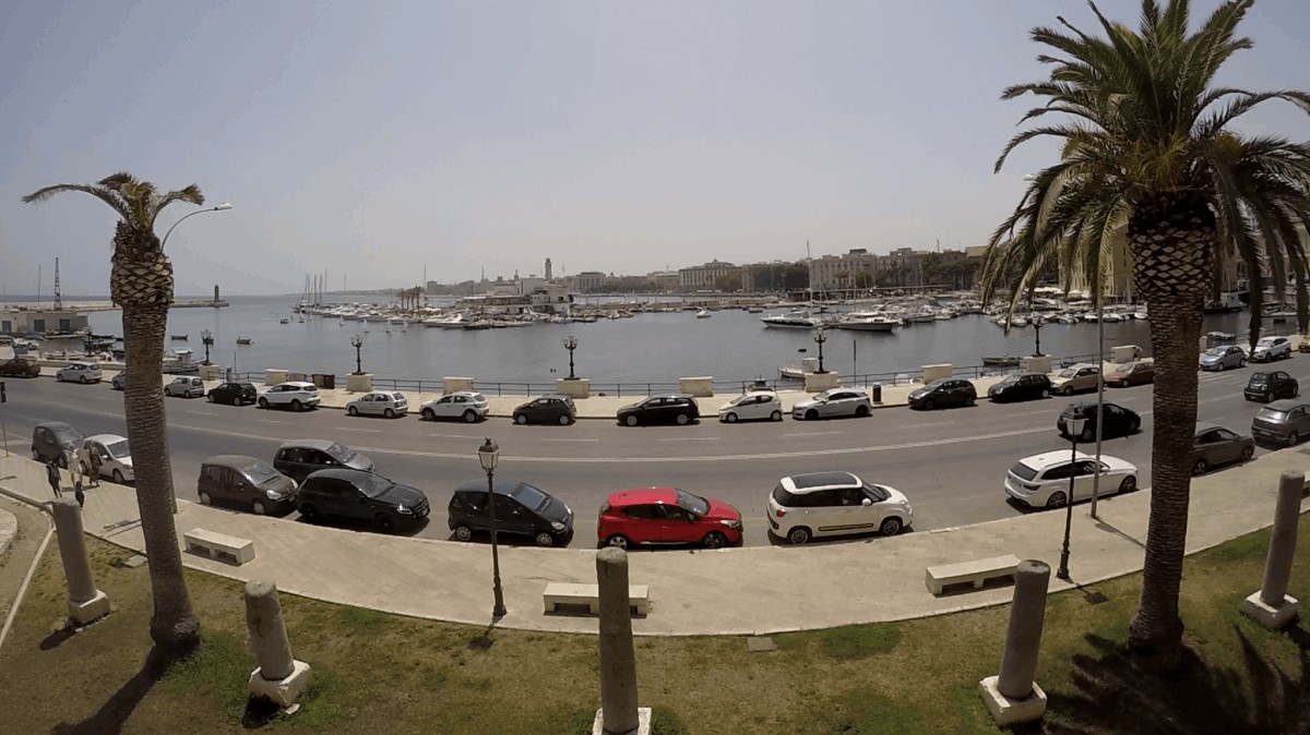 Bari: Capital de la Puglia en el Mar Adriático - Italia