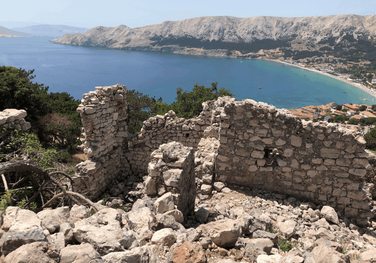 Ruinas del Castillo de Baška