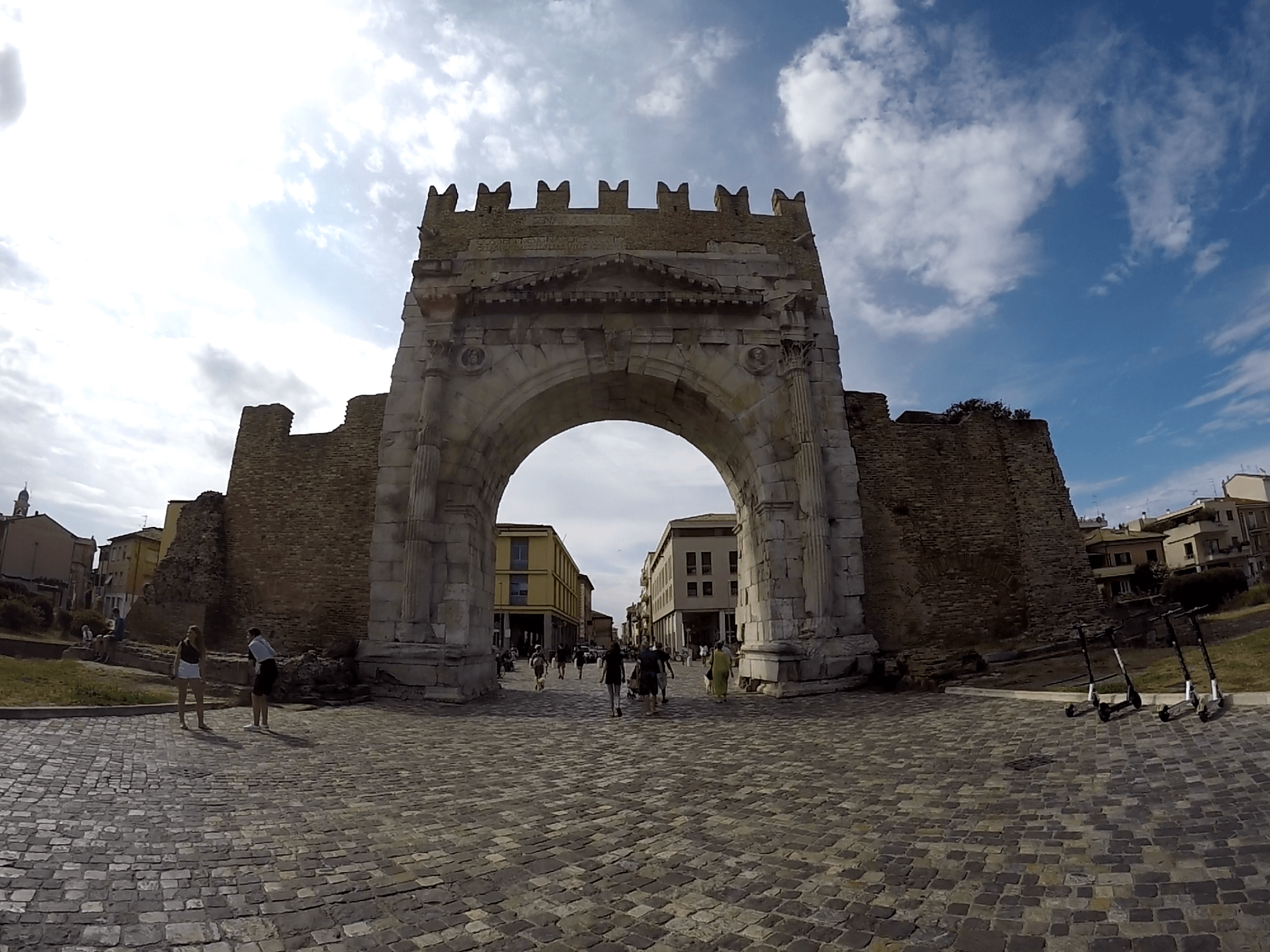 Arco de Augusto: Arco Romano más Antiguo aún conservado
