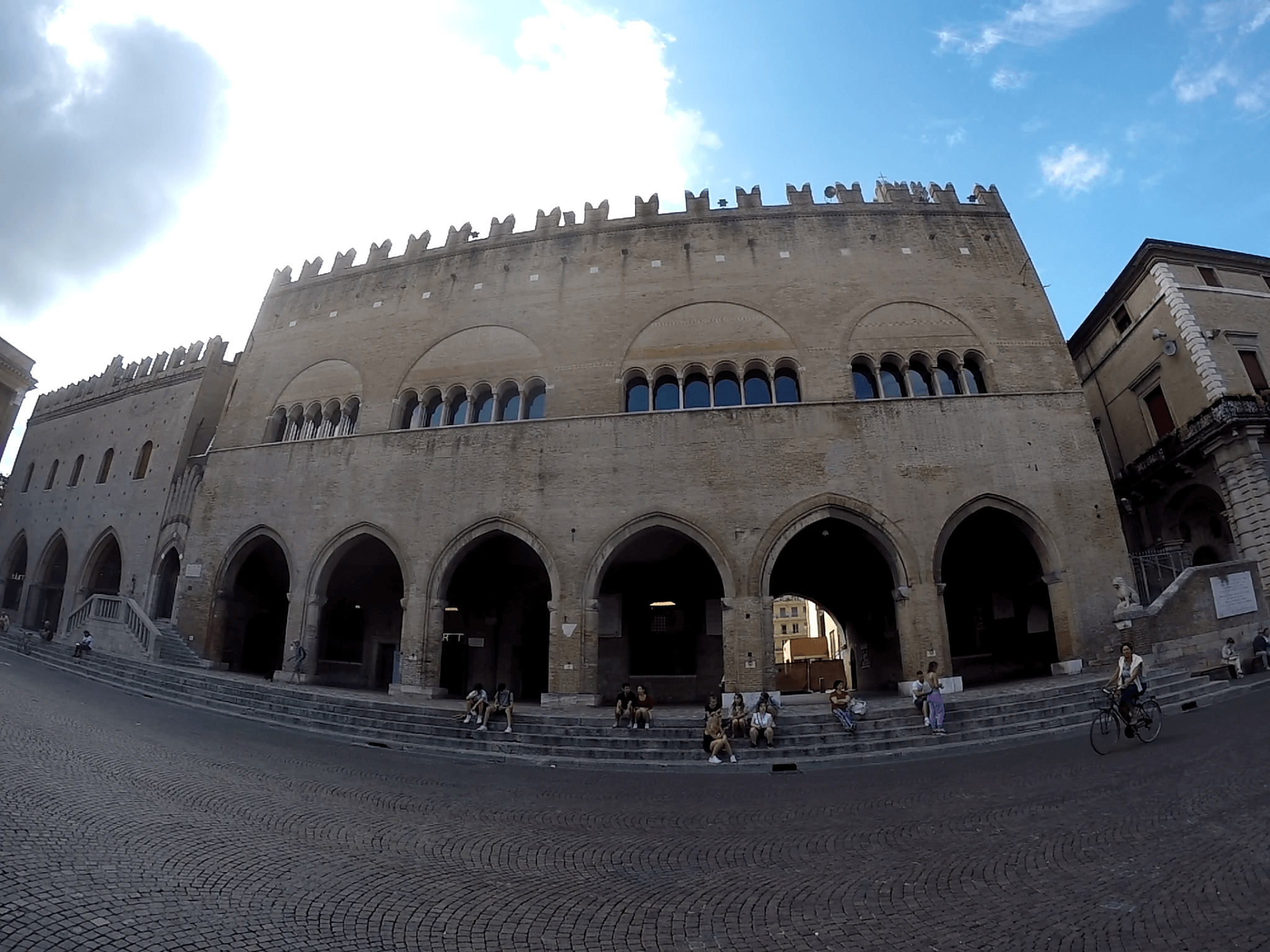 Palazzo dell’Arengo: Edificio Románico-Gótico en Rimini - Italia