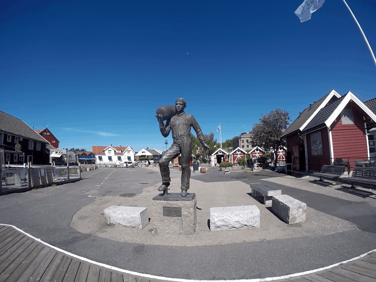 Estatua Kirkeoy, Noruega