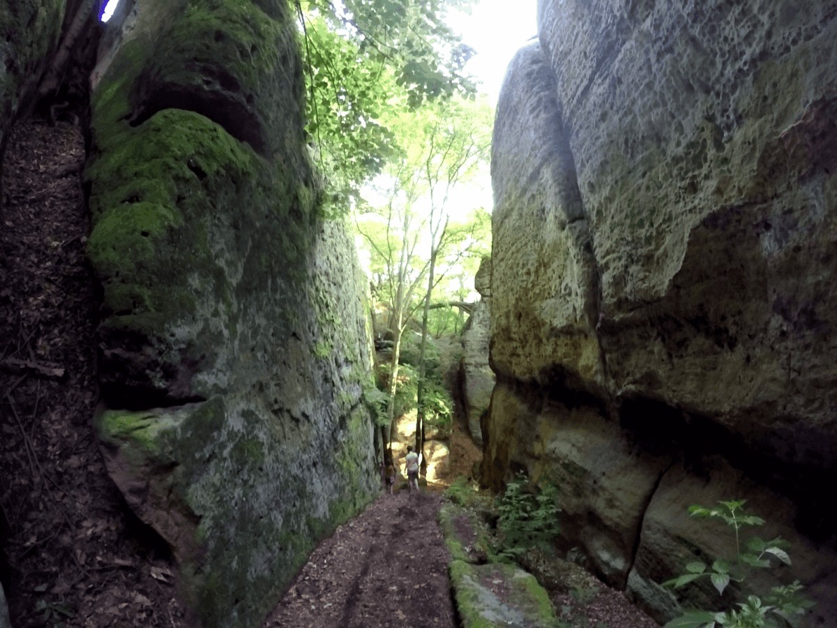 Laberinto y sendero de rocas en Chequia