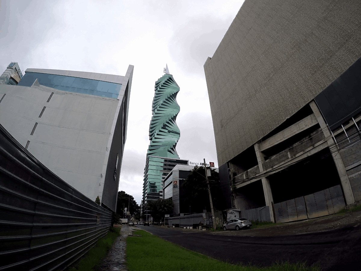 El Tornillo: F&F Tower
