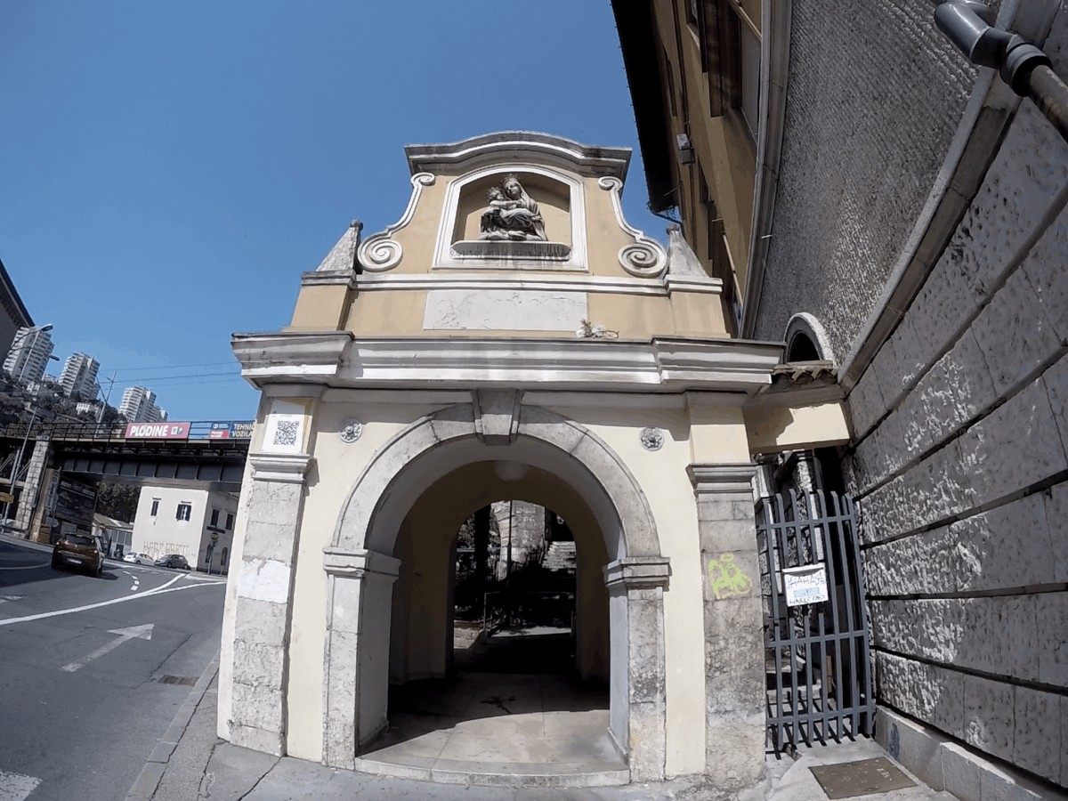 Santuario de Trsat: Entrada a las escalinatas