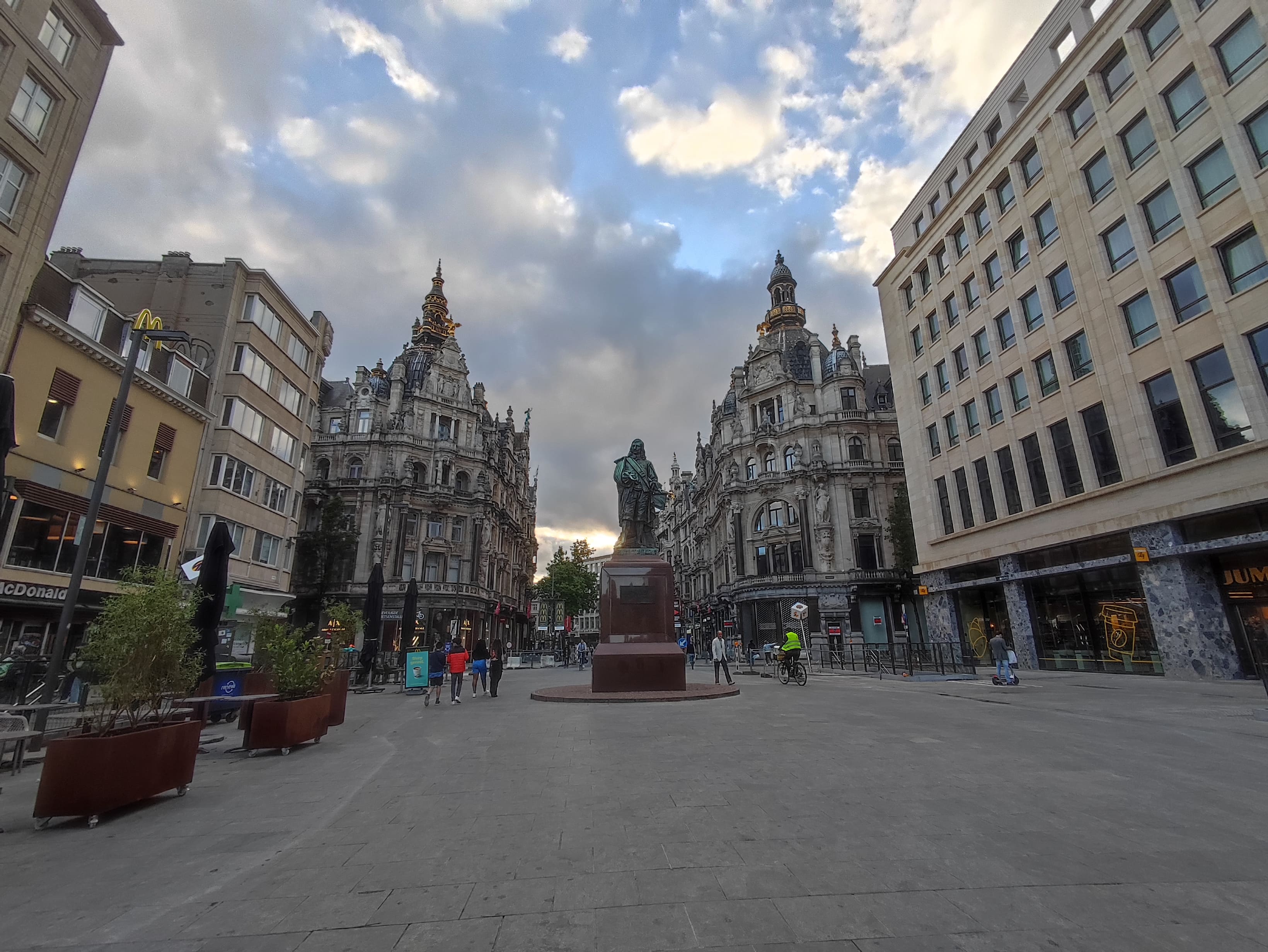 Recorrer las calles de la ciudad de Amberes