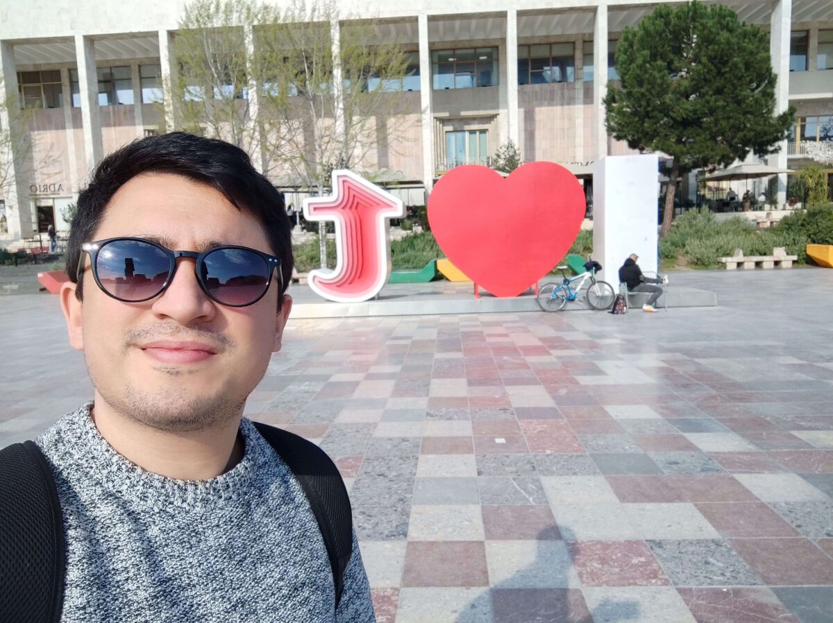 Qué ver en Albania - Yo en la Ciudad de Tirana