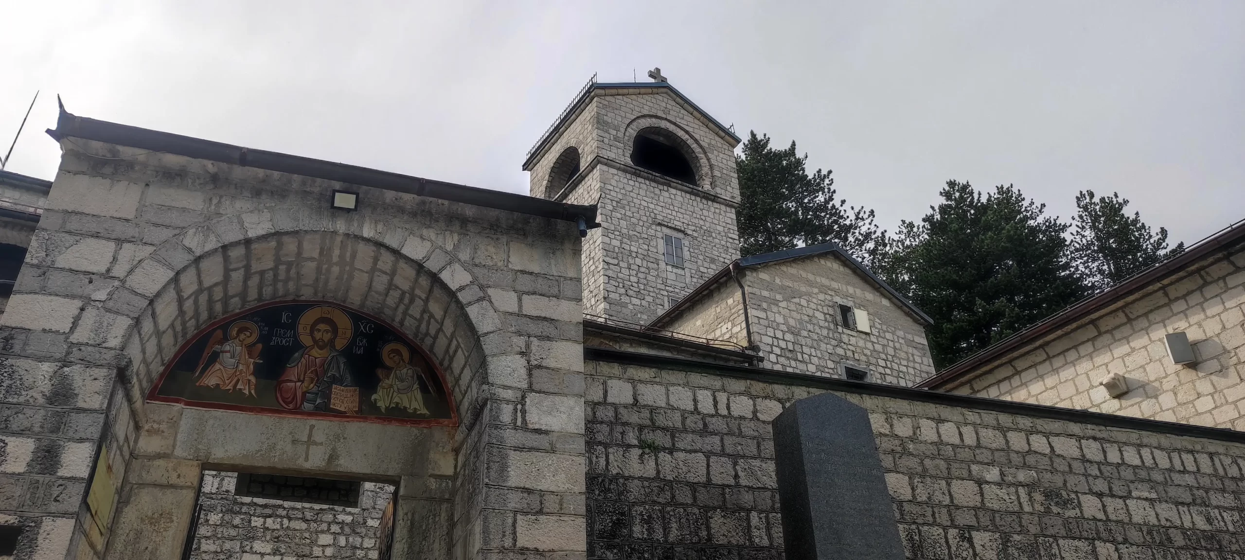 Visitar el Monasterio de Cetiña