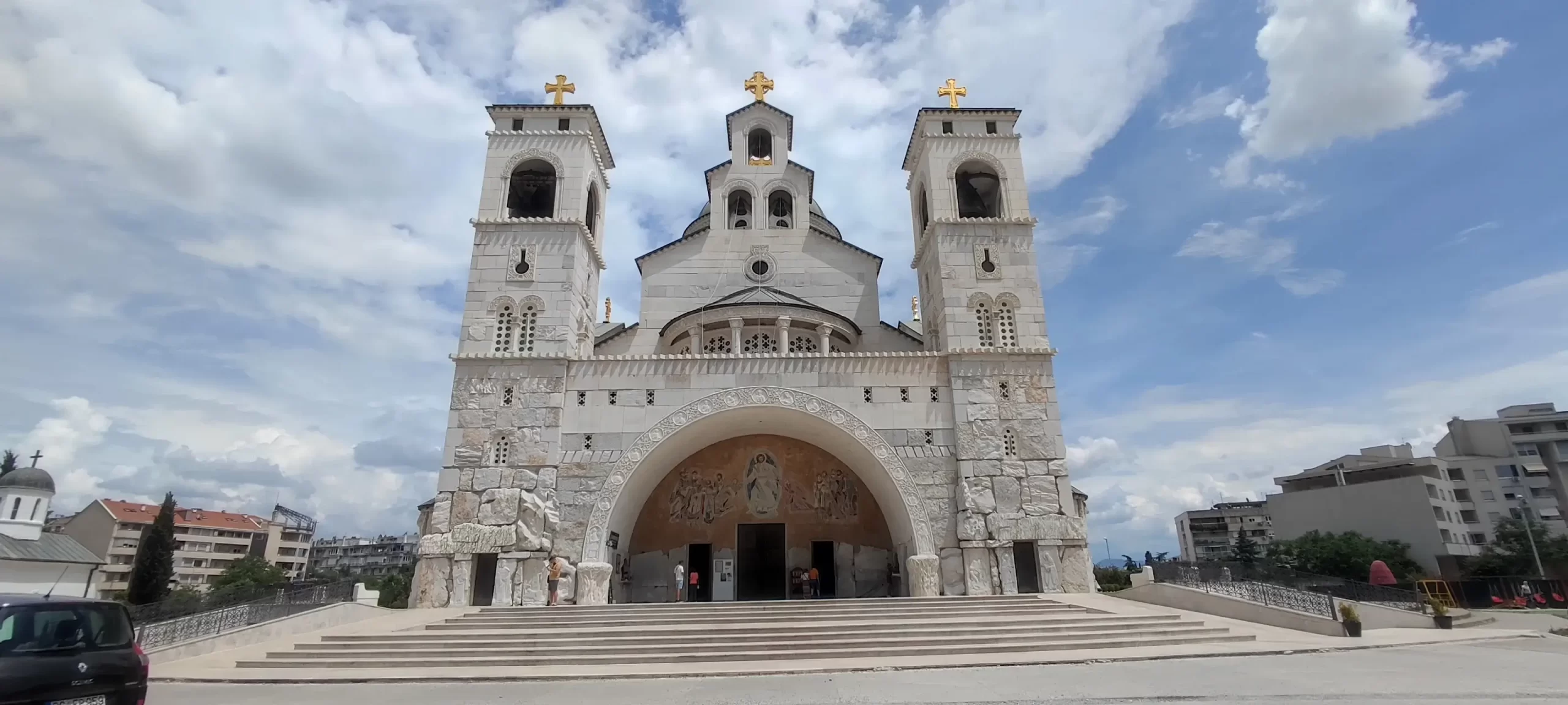 Fachada de la Catedral de la Resurrección de Cristo en Podgorica - Qué ver en Podgorica