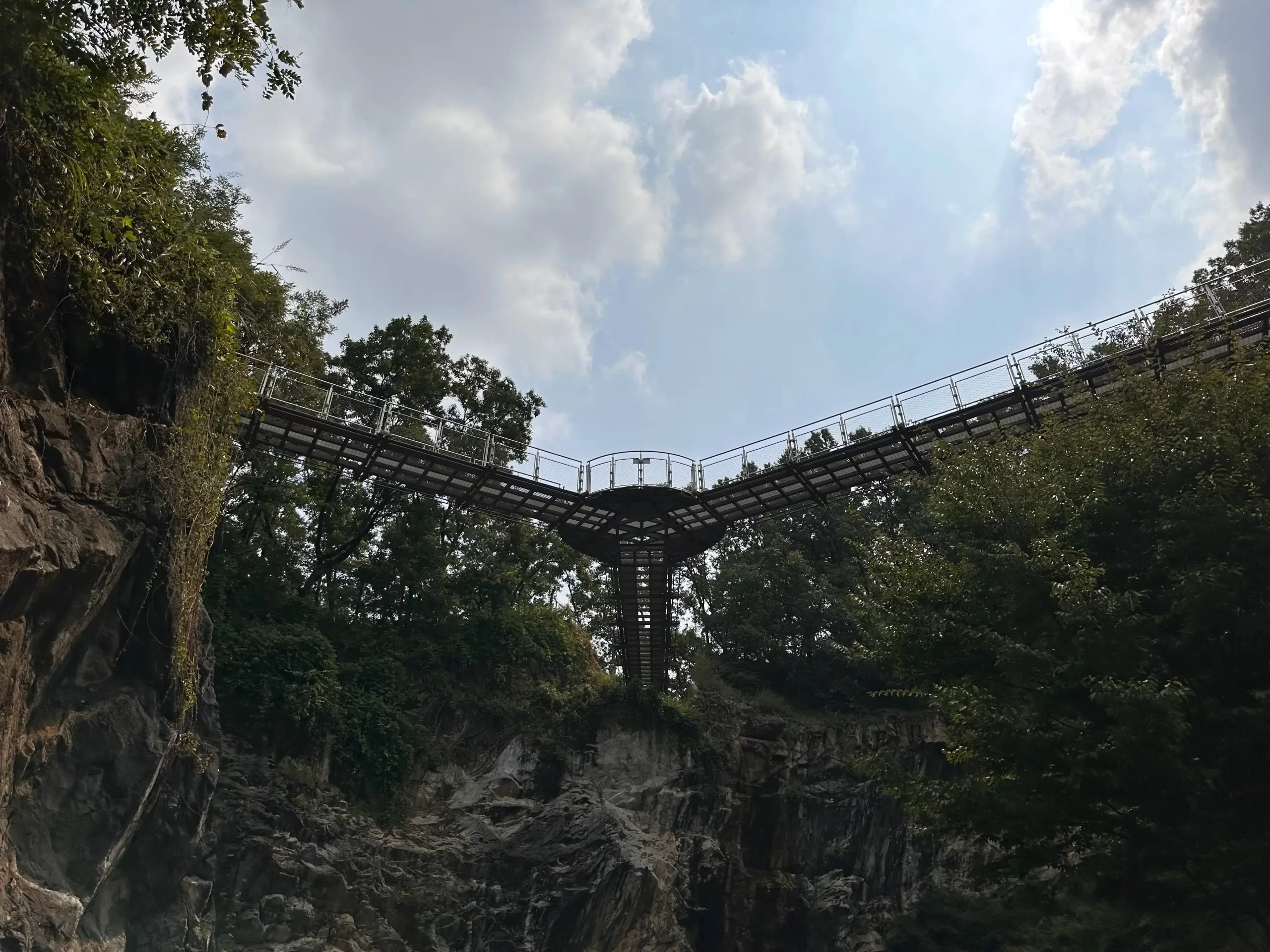 Parque Dodeoksan y su puente colgante