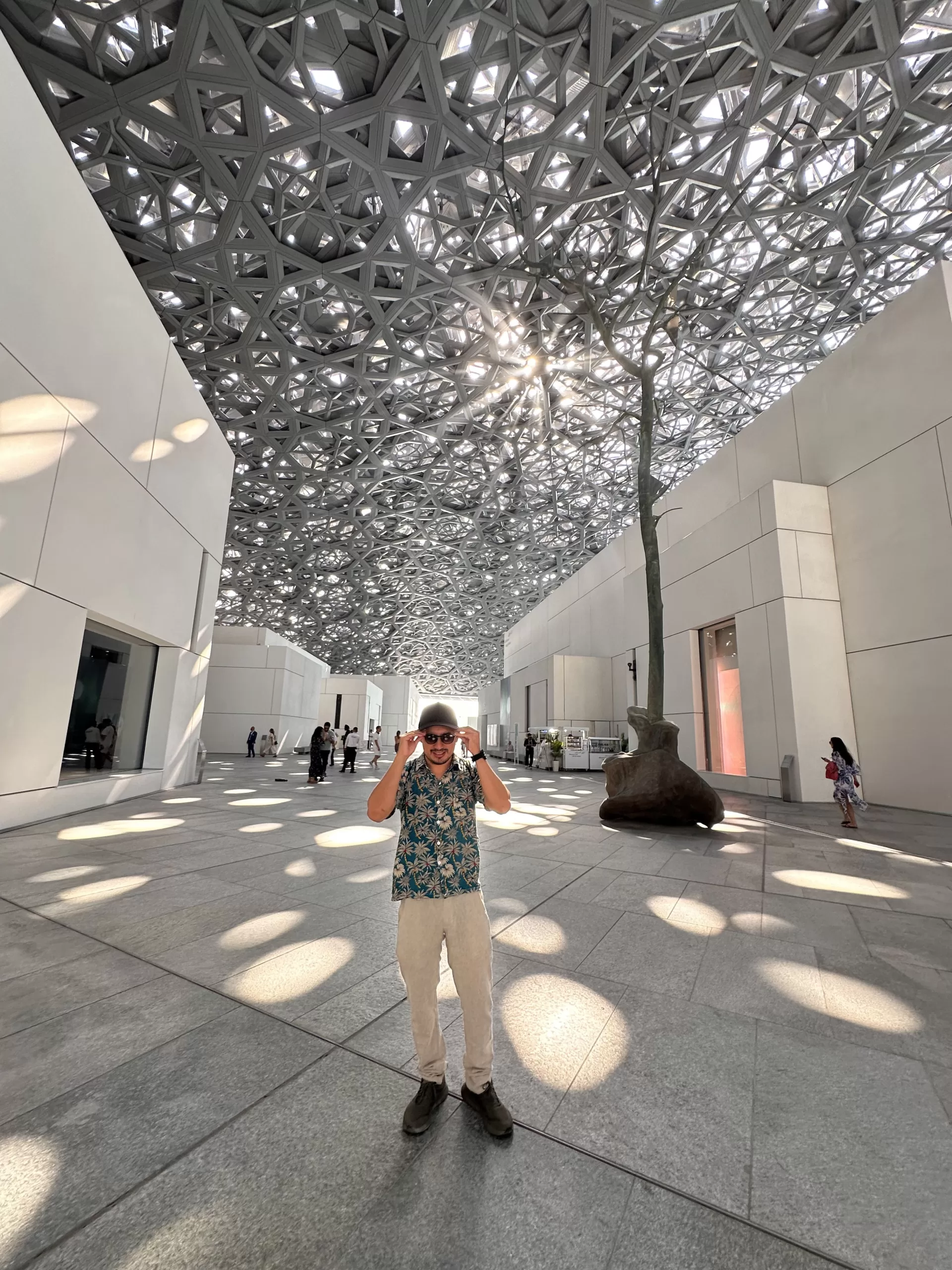 Interior del Museo Louvre de Abu Dhabi
