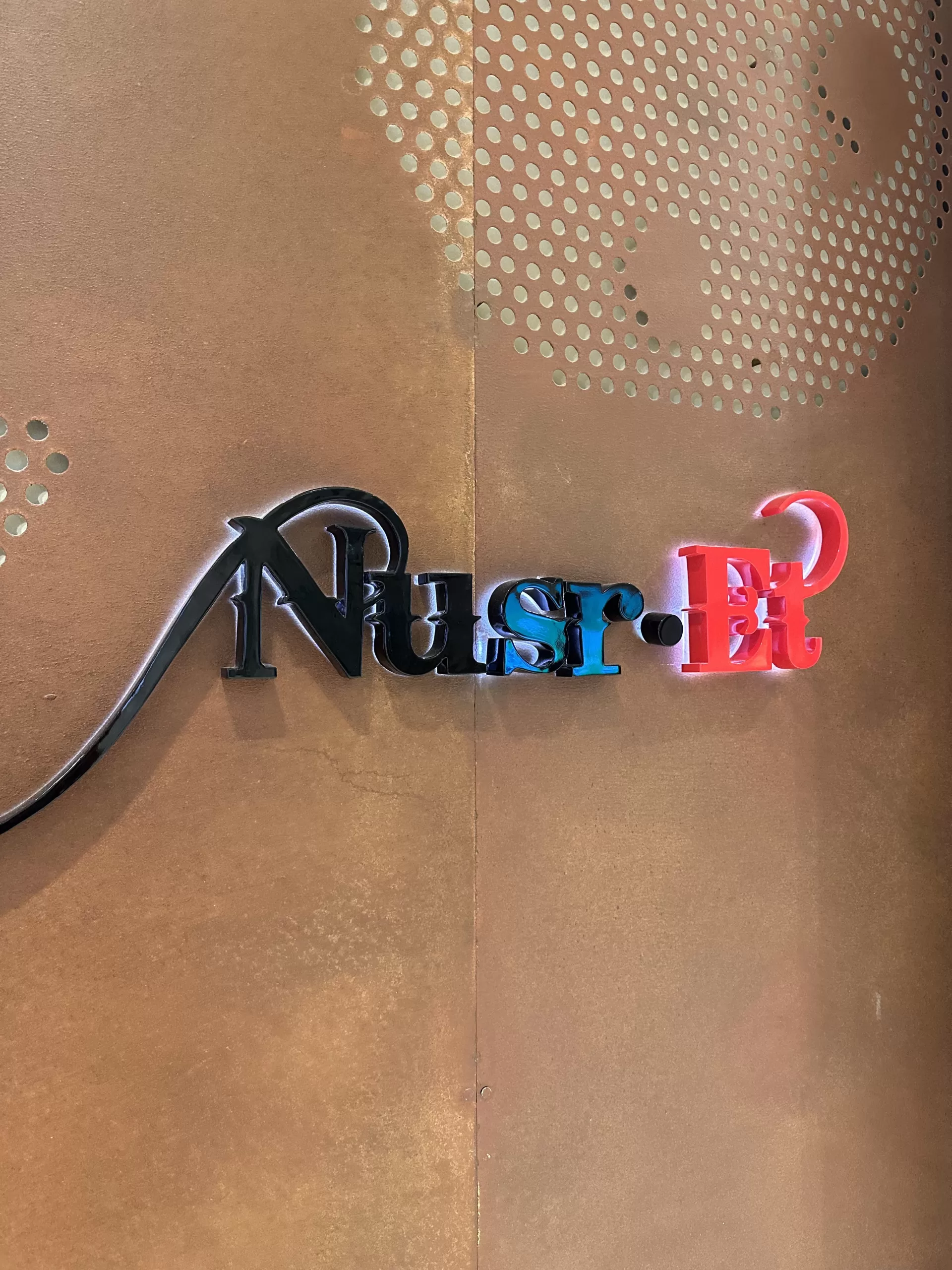 Restaurante Nust-ET en Abu Dhabi