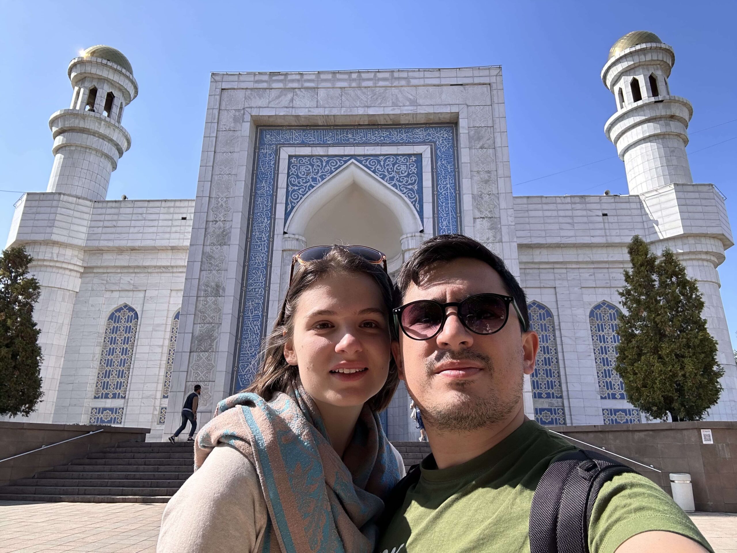 Visitar la mezquita de Almaty