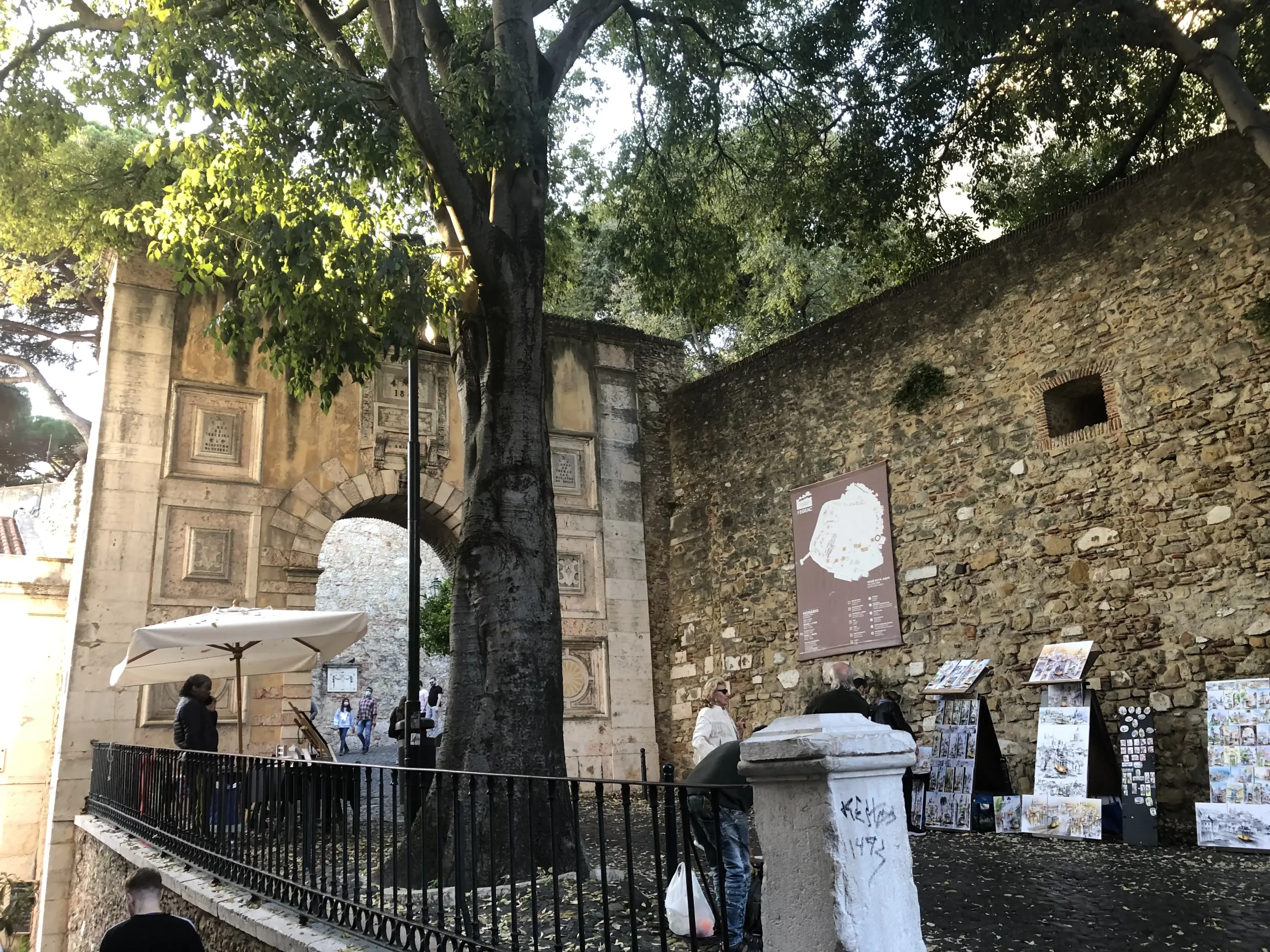 Entrada al Castillo de la ciudad de Lisboa