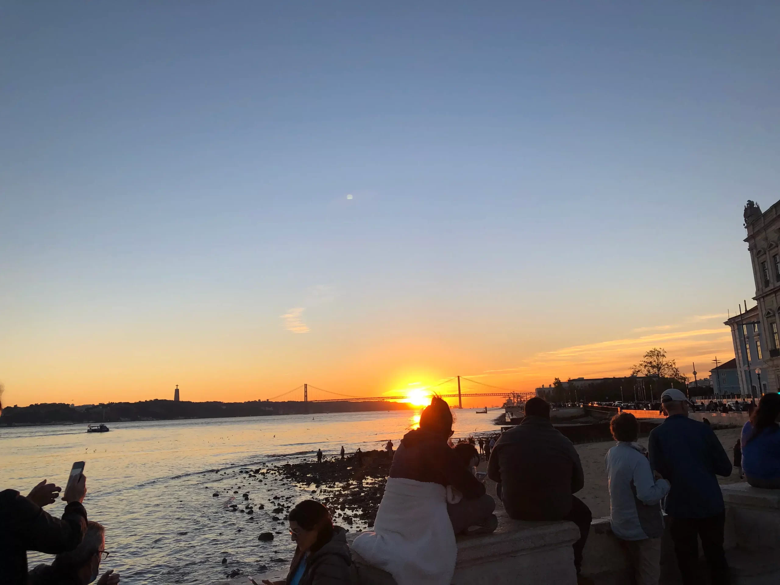 Ver al atardecer el río Tajo