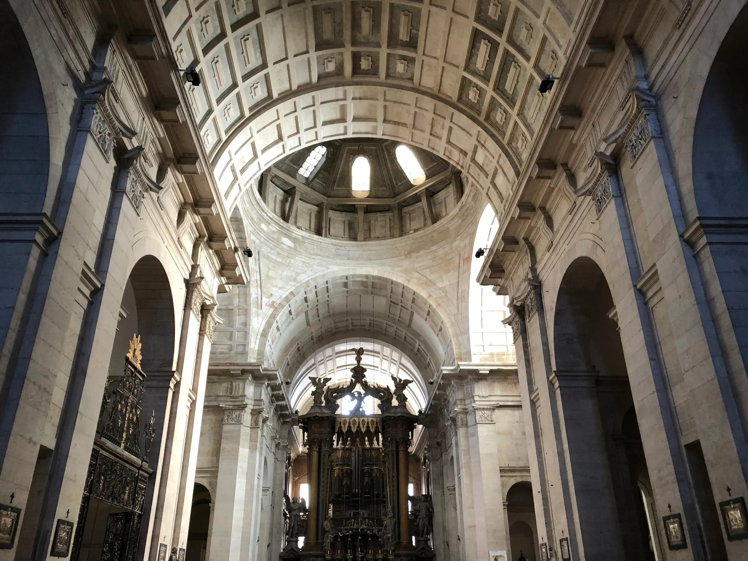 Interior de la Iglesia de San Vicente de Fora
