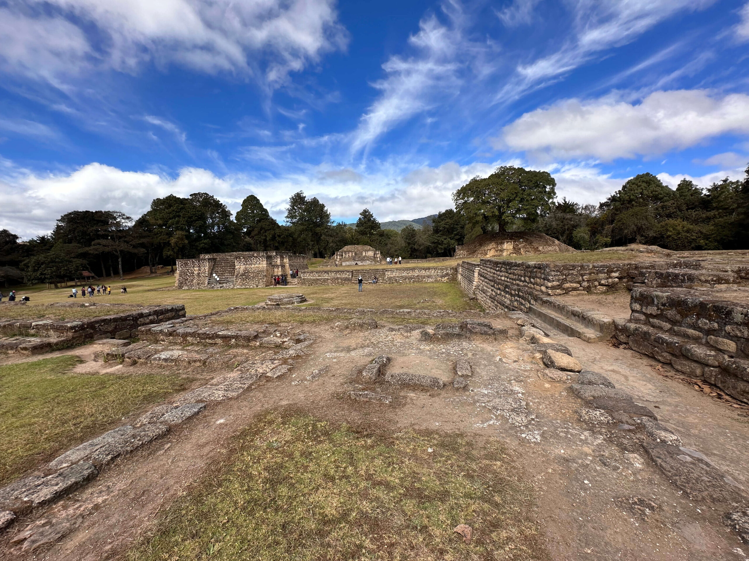 Visitar el Sitio Arqueológico Iximché en Guatemala