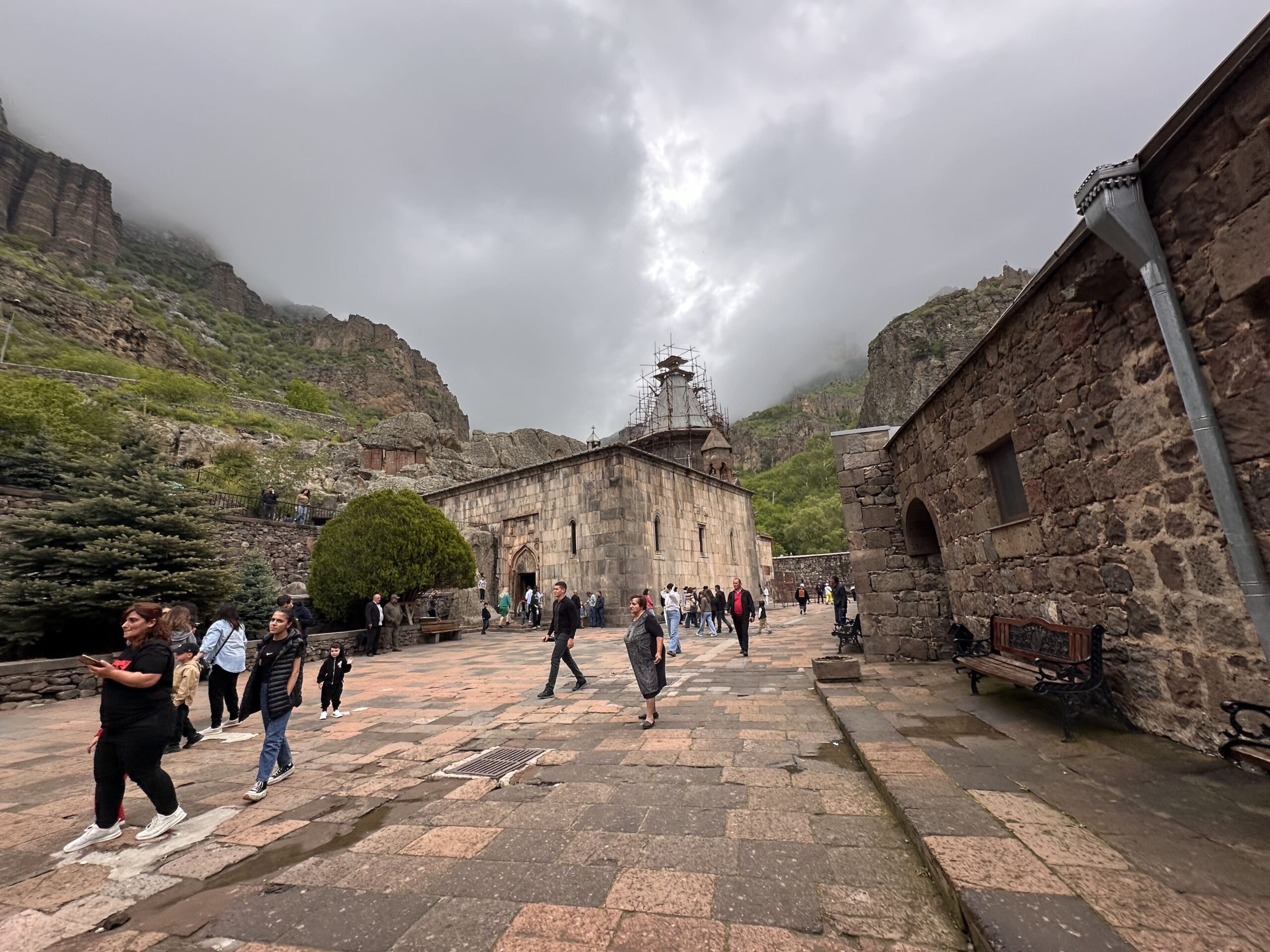 Visitar el Monasterio de Geghard en Armenia