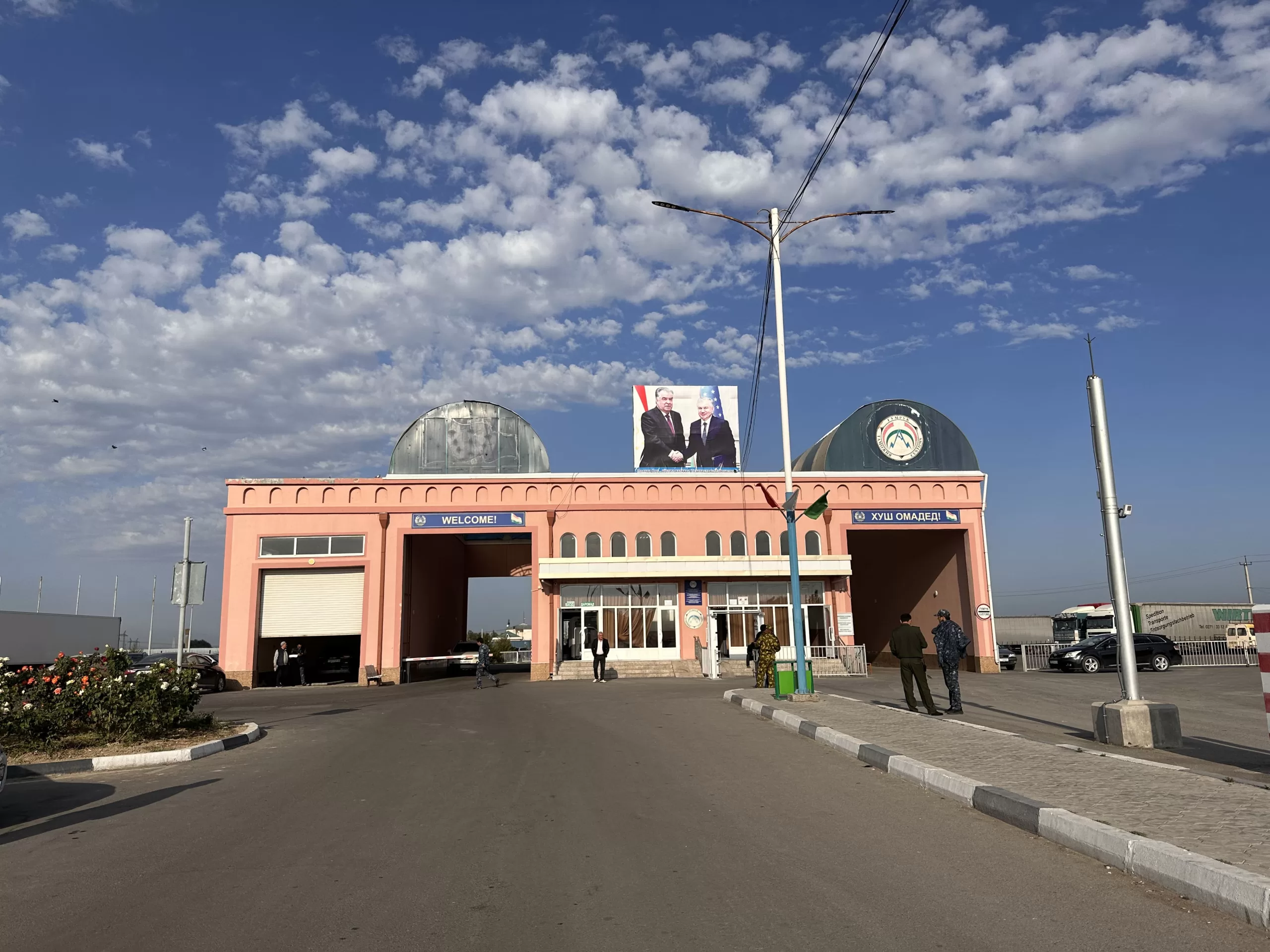 Cómo cruzar la frontera entre Uzbekistán y Tayikistán | Paso Fronterizo